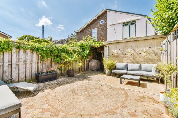 Courtyard Wall Repair in Renton